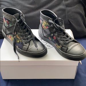 Steve Madden floral shoes size 10